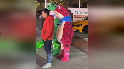 青蛙服吃瓜,一场吃瓜引发的奇幻之旅