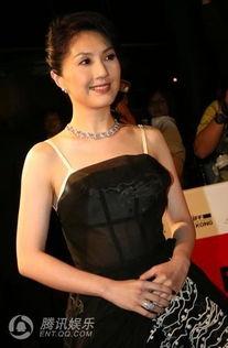 明星低胸离罩,明星低胸离罩造型盘点